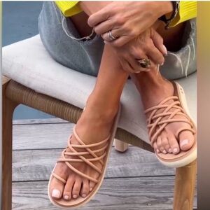 Beek peep sandals tan beach 8 strappy